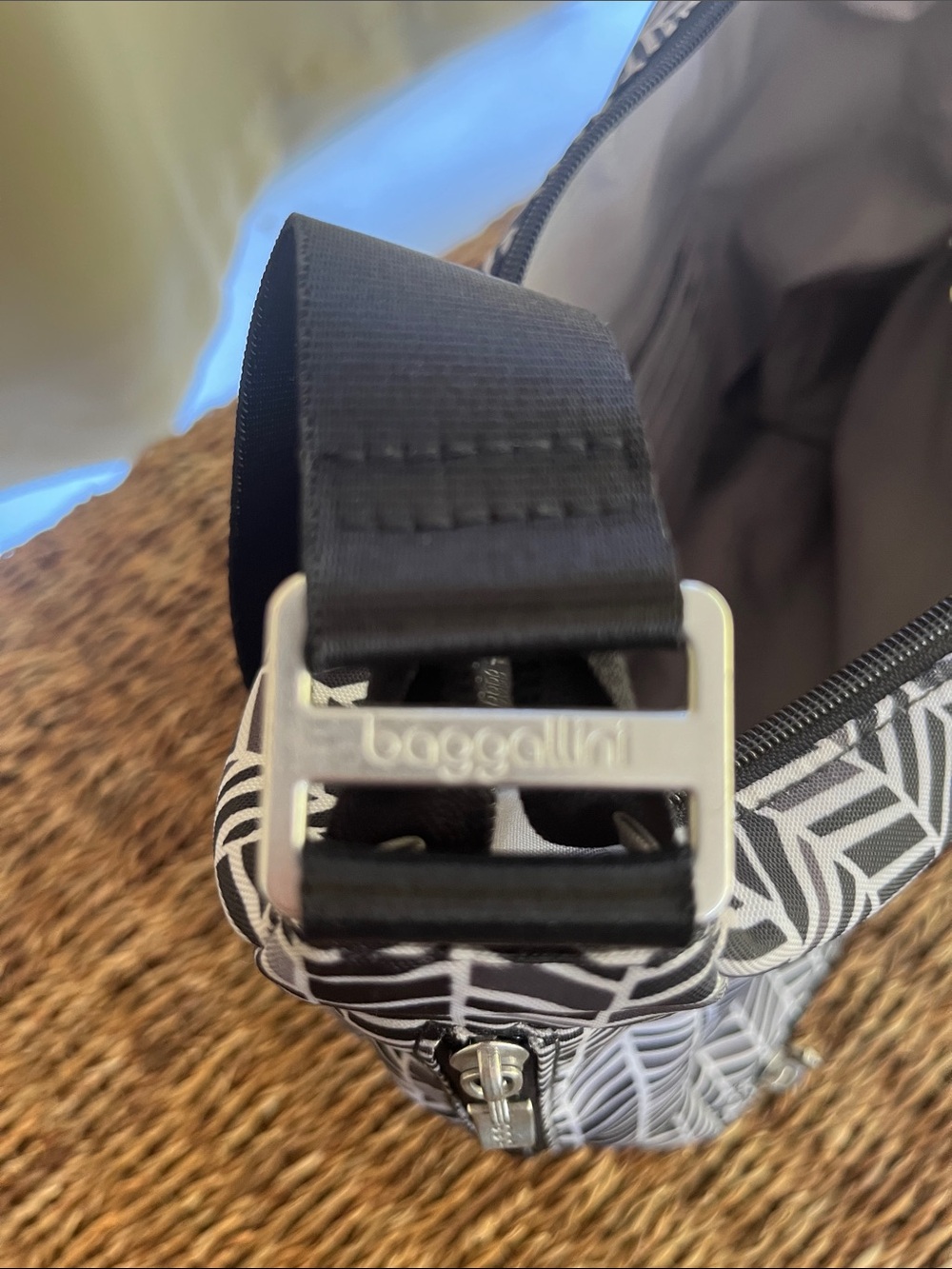 Baggallini Everywhere Bag Chevron Crossbody Bag - Picture 13 of 13